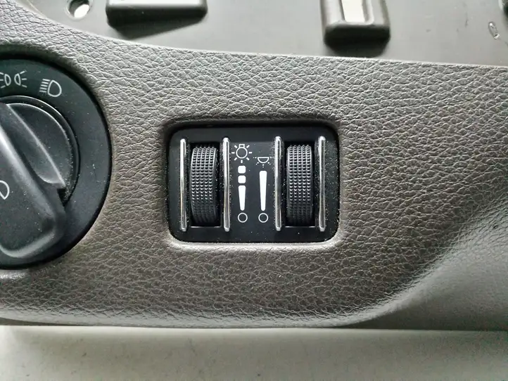 Chrysler Town & Country V (2010 - 2016) 1PE41HL9AB Включатель фонарей — фото 4