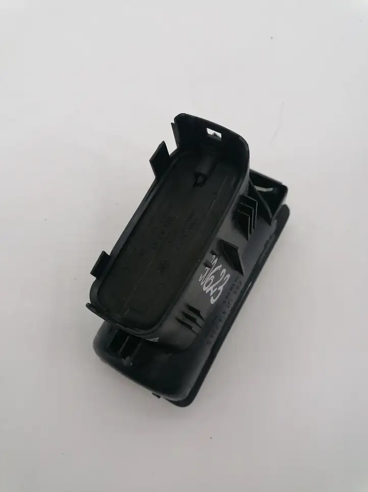 Volkswagen Golf IV (1998 - 2005) 1J1819704C Боковой воздушный дефлектор — фото 3