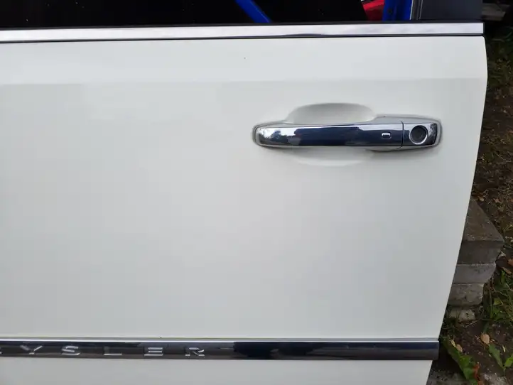 Chrysler Town and Country (2010 - 2016)   Дверь