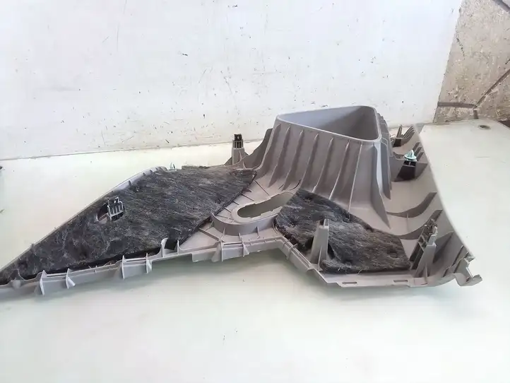 Hyundai i30 (2007 - 2012)   Отделка стойки (C)