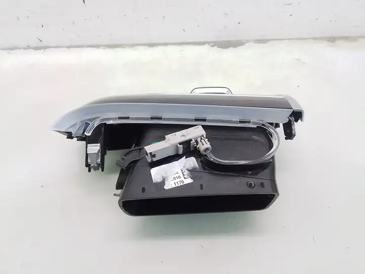 BMW 7 G11 G12 (2015 - 2022) 64229299497 Боковой воздушный дефлектор — фото 2