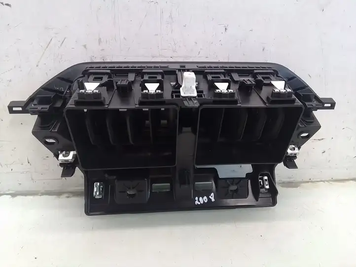 Peugeot 2008 II (2019 - ) 2251107HDX Центральный воздушный дефлектор — фото 3