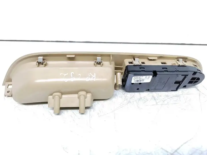 BMW 5 E60 E61 (2004 - 2010) 91221110 Кнопка стеклоподъемников — фото 5