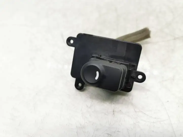 Hyundai i30 (2007 - 2012) 935752L011 Кнопка стеклоподъемников — фото 1