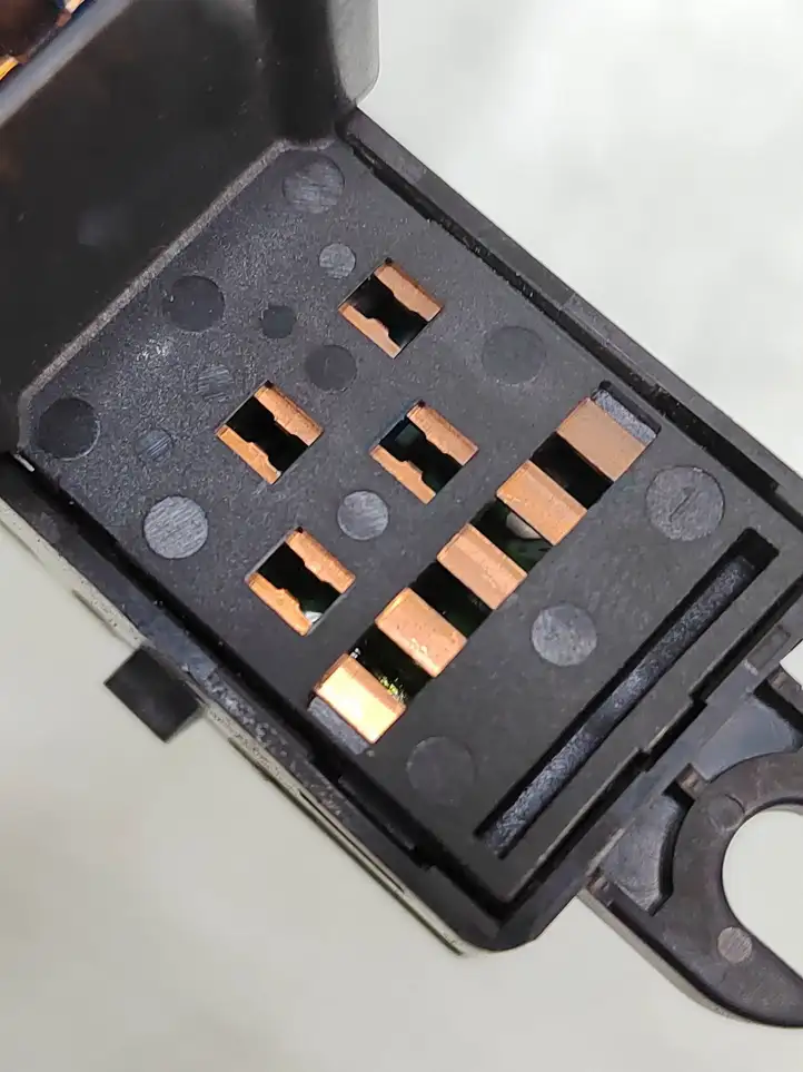 Nissan Note (E11) (2006 - 2014)  25411EA003 Кнопка стеклоподъемников