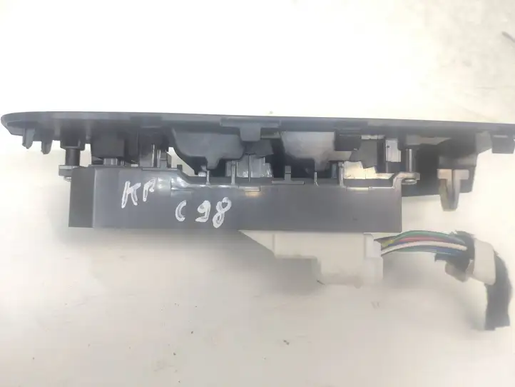Toyota Auris E180 (2012 - 2018) 7423202E20 Кнопка стеклоподъемников — фото 3