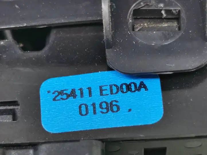 Nissan Note (E11) (2006 - 2014) 25411ED00A Блок кнопок стеклоподъемников — фото 2