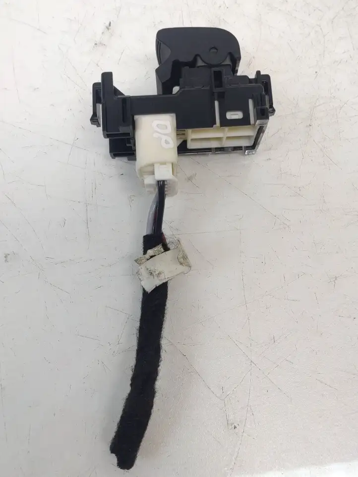 Toyota Auris E180 (2012 - 2018) 19282912 Кнопка стеклоподъемников — фото 4