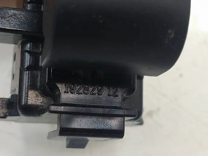 Toyota Auris E180 (2012 - 2018) 19282912 Кнопка стеклоподъемников — фото 7
