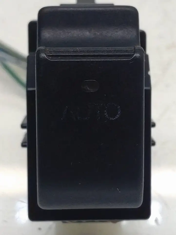 Toyota Avensis T250 (2006 - 2009) 8481005050 Блок кнопок стеклоподъемников — фото 1