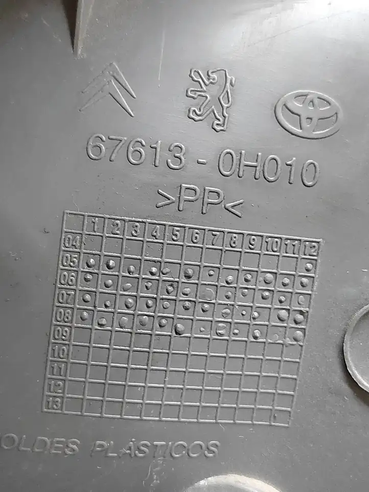 Toyota (2005 - 2014) 676130H010 Обшивка задней двери — фото 7