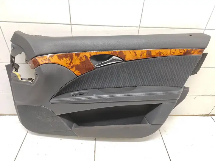 Mercedes-Benz E W211 (2002 - 2009)  A2117206062 Обшивка передней двери