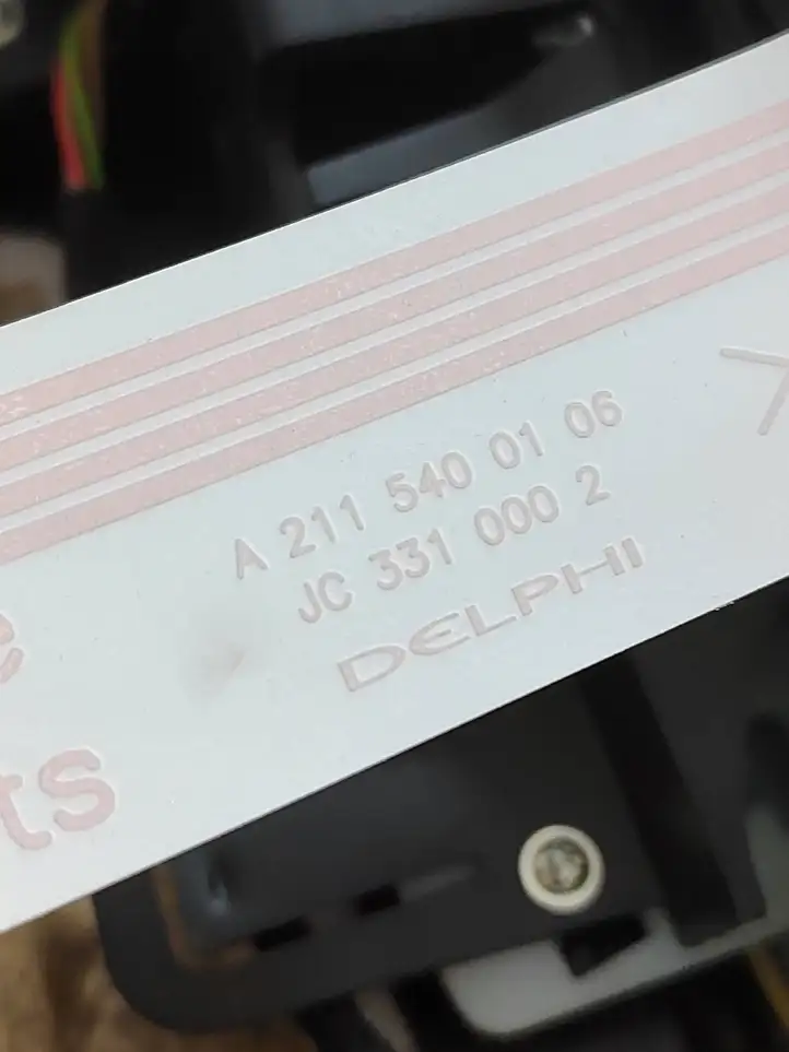 Mercedes-Benz E W211 (2002 - 2009)  A2117206062 Обшивка передней двери