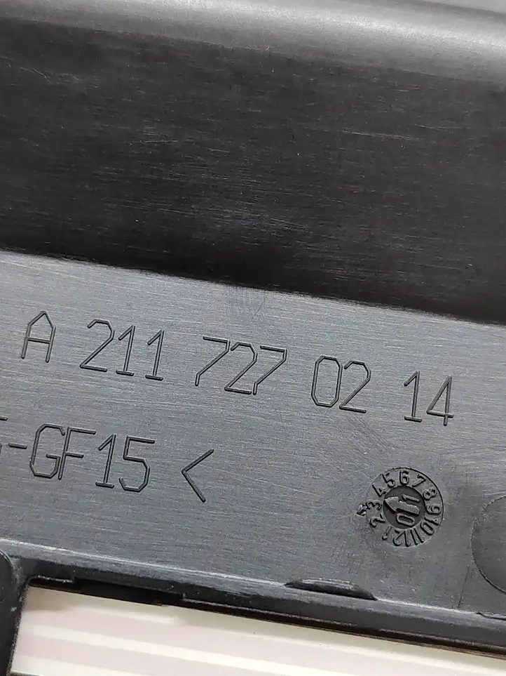 Mercedes-Benz E W211 (2002 - 2009)  A2117206062 Обшивка передней двери