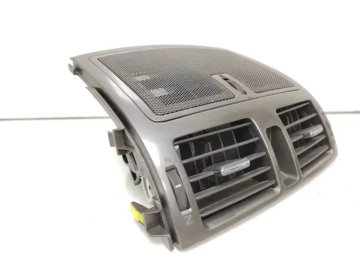 Toyota Auris 150 (2006 - 2012) 5567002110 Центральный воздушный дефлектор — фото 1