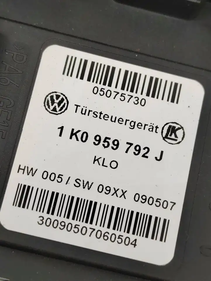 Volkswagen Touran I (2003 - 2010) 1K0959792J Мотор стеклоподъемника передний — фото 7