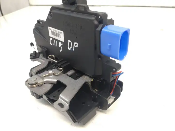 Volkswagen Golf V (2003 - 2009)  3D1837016AC Замок передней двери