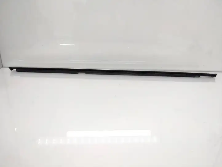 Mercedes-Benz EQC (2018 - ) A2937302728 Уплотнитель задней двери — фото 3