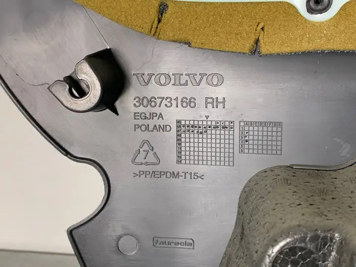 Volvo C30 (2007 - 2010) 39871227 Обшивка задней двери — фото 4