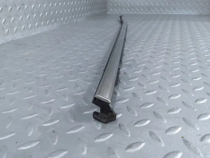 Citroen C4 (2016 - )  9830616280 Облицовка стекла задней двери