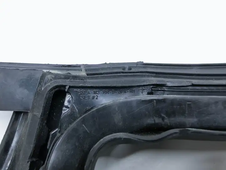 Tesla Model 3 (2017 - 2023) Уплотнитель кузова — фото 3