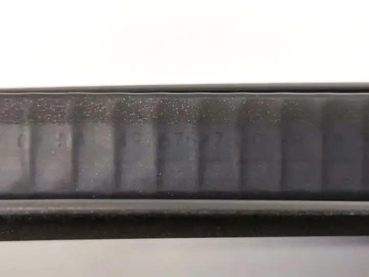 Tesla Model Y (2019 - 2024) 1497675-00-B Уплотнитель кузова — фото 2