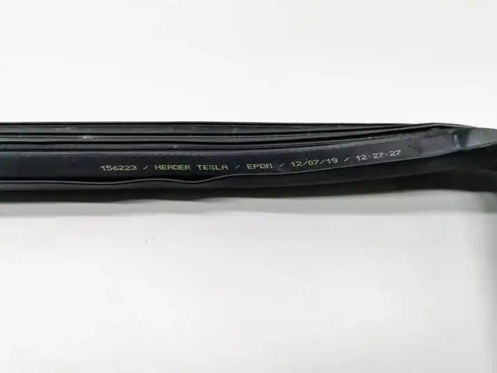 Tesla Model 3 (2017 - 2023) 156223 Уплотнитель кузова — фото 3