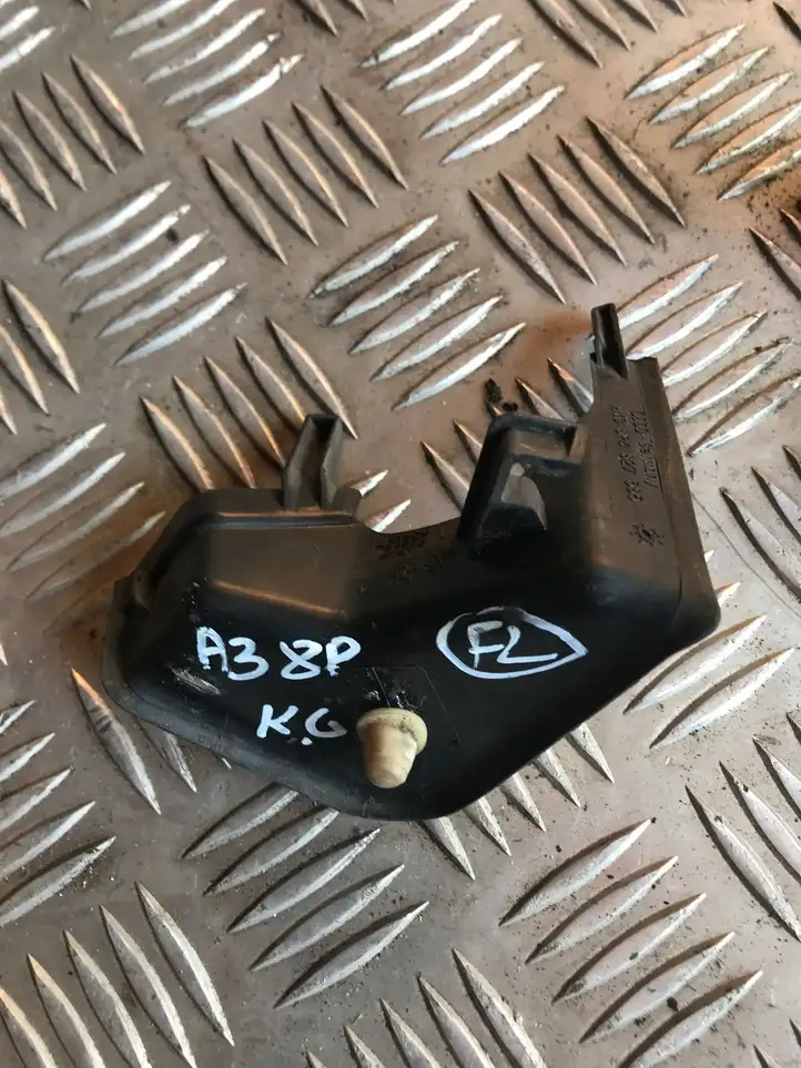 Audi A3/S3 8P (2008 - 2013) 8P4827685 Прочая отделка багажника — фото 3