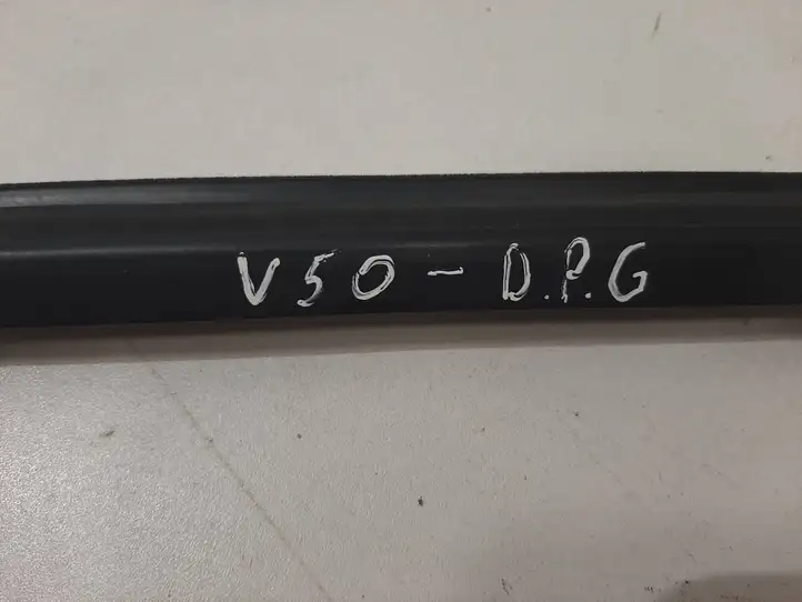 Volvo V50 (2004 - 2008) Накладка стекла задней двери — фото 4