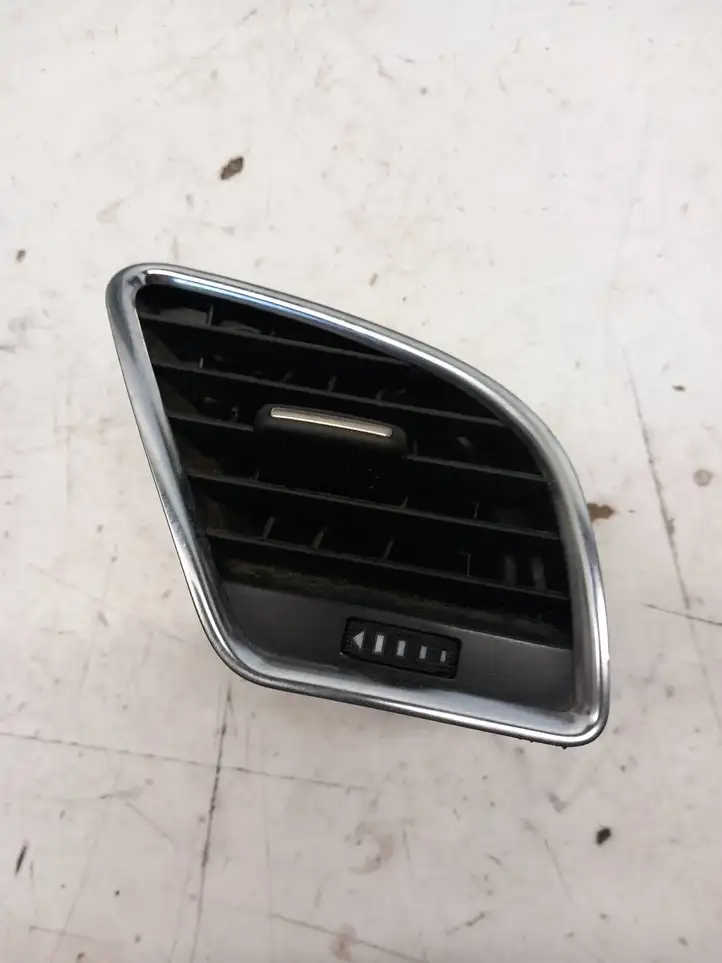Audi A4 S4 B8 8K (2007 - 2011) 8T1820902C Боковой воздушный дефлектор — фото 1