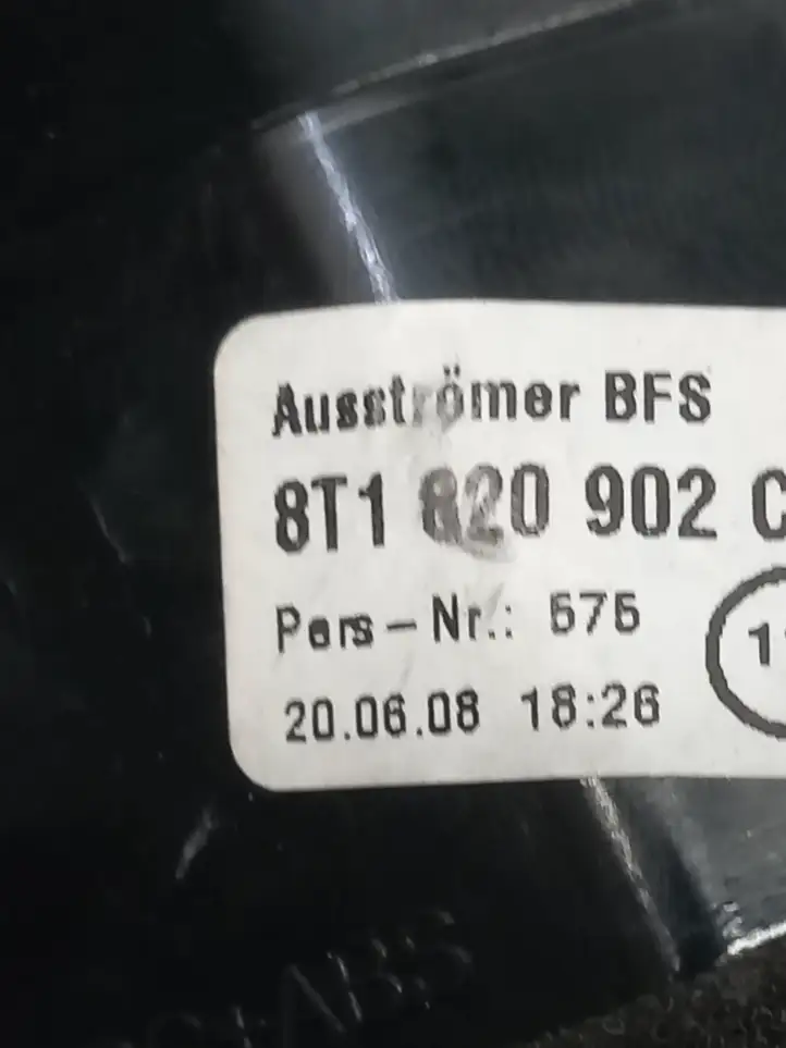 Audi A4 S4 B8 8K (2007 - 2011) 8T1820902C Боковой воздушный дефлектор — фото 3