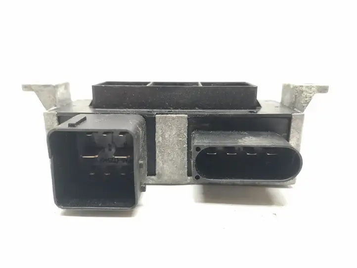 Renault Trafic III (X82) (2014 - )  271206395R Реле подогрева свеч