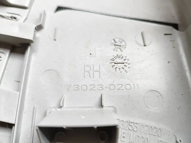 Toyota Auris 150 (2006 - 2012) 7325502020 Верхняя обшивка стойки B — фото 3