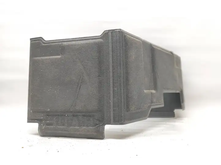 Kia Sportage (2014 - 2016)   Перегородка у аккумулятора