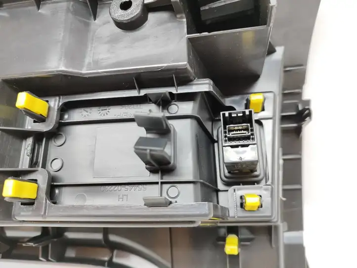 Toyota Auris 150 (2006 - 2012) 5543702150 Вещевой ящик — фото 4