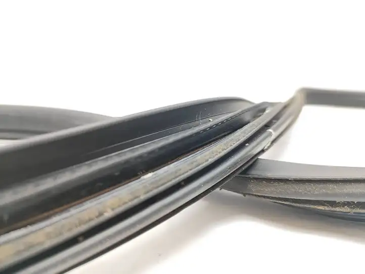 Toyota Aygo (2014 - 2018)   Уплотнительная резина (на кузове)