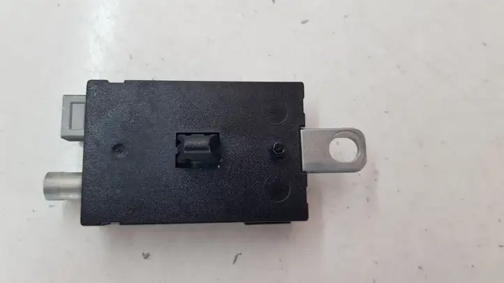 Volvo V60 (2010 - 2013)  P30761696 Усилитель антенны