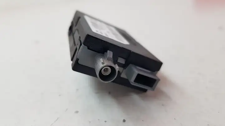 Volvo V60 (2010 - 2013)  P30761696 Усилитель антенны