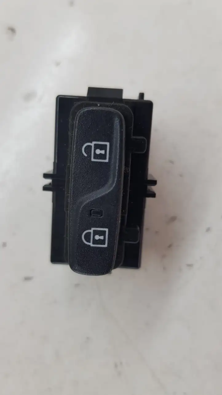 Volvo V60 (2010 - 2013)  31318990 Включатель центрального замка