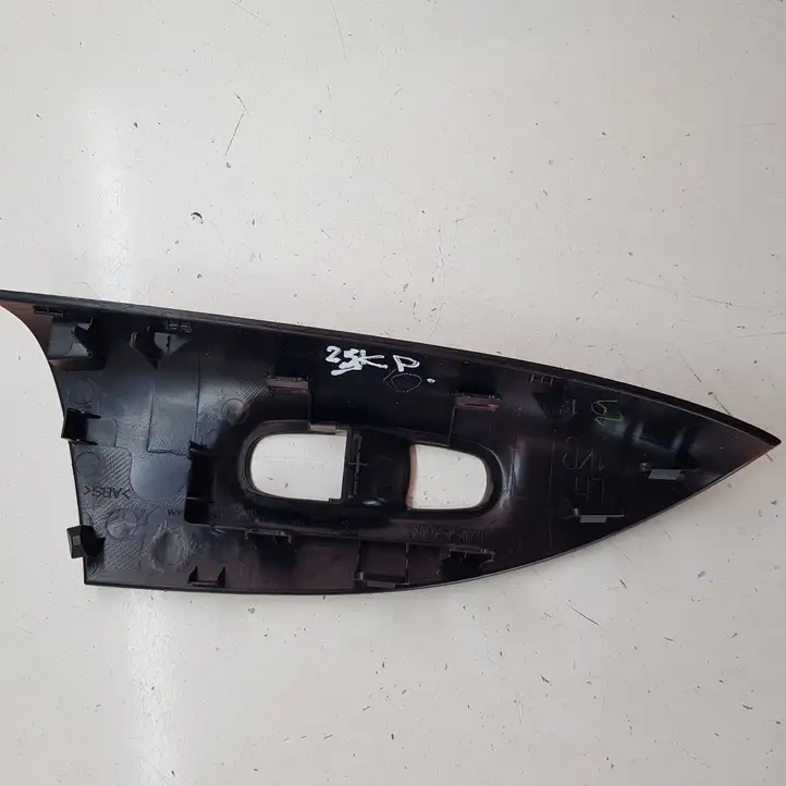 Nissan Juke I F15 (2010 - 2018) 809611KA2A Накладка кнопки стеклоподъемника — фото 2
