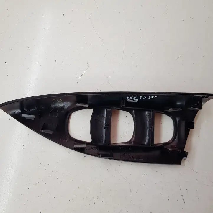 Nissan Juke I F15 (2010 - 2018) 809601KA2A Накладка кнопки стеклоподъемника — фото 2