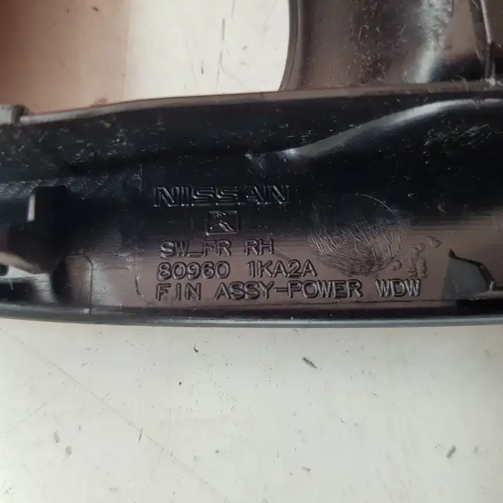 Nissan Juke I F15 (2010 - 2018) 809601KA2A Накладка кнопки стеклоподъемника — фото 3