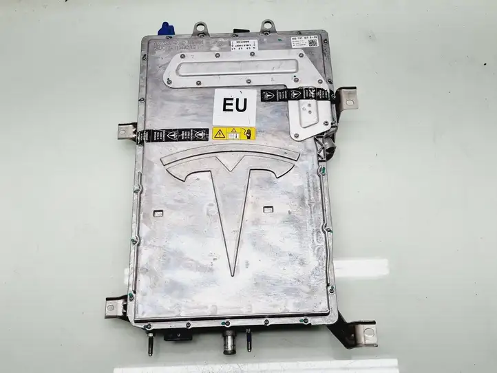 Tesla Model S (2016 - 2021) 103825100E Инвертор напряжения — фото 1