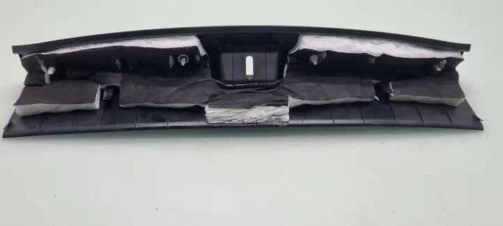 Tesla Model S (2016 - 2021) 101082401D Отделка порога багажника — фото 2