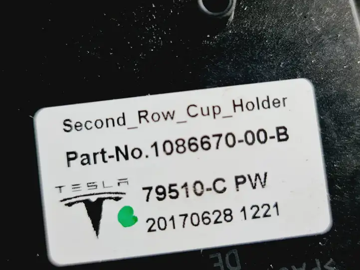 Tesla Model S (2016 - 2021) 108667000B Другая деталь консоли (туннеля) — фото 3
