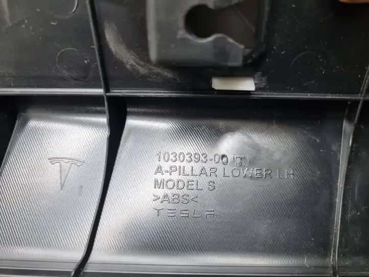 Tesla Model S (2016 - 2021) 103039300D Внутренняя отделка переднего порога — фото 4