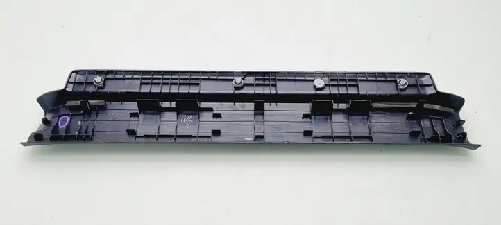 Toyota Land Cruiser (J150) (2009 - ) 6791035010 Внутренняя отделка переднего порога — фото 2