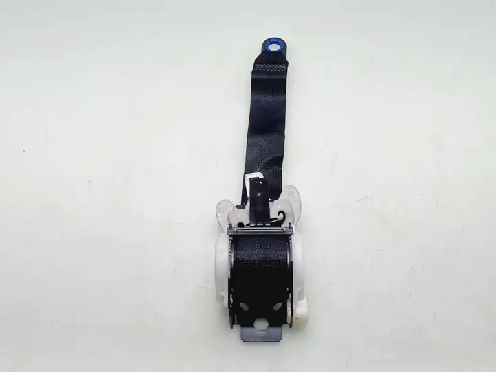 Toyota Land Cruiser (J150) (2009 - )   Задний ремень безопасности