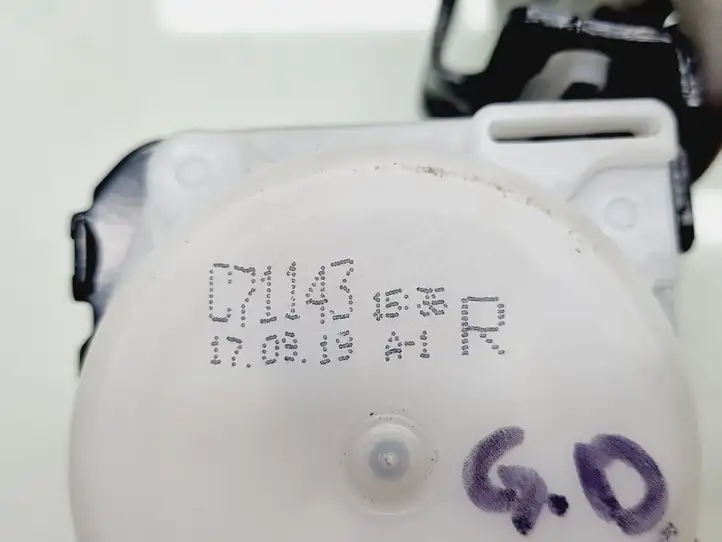 Toyota Land Cruiser (J150) (2009 - )   Задний ремень безопасности