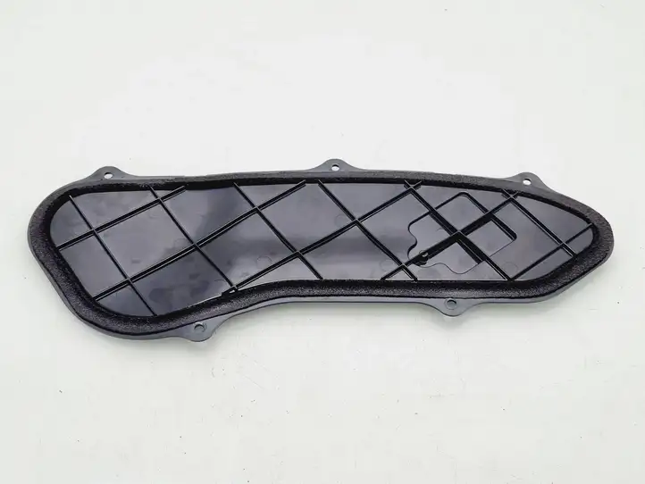 Tesla Model S (2016 - 2021) 106436300A Прочая отделка задней двери — фото 2